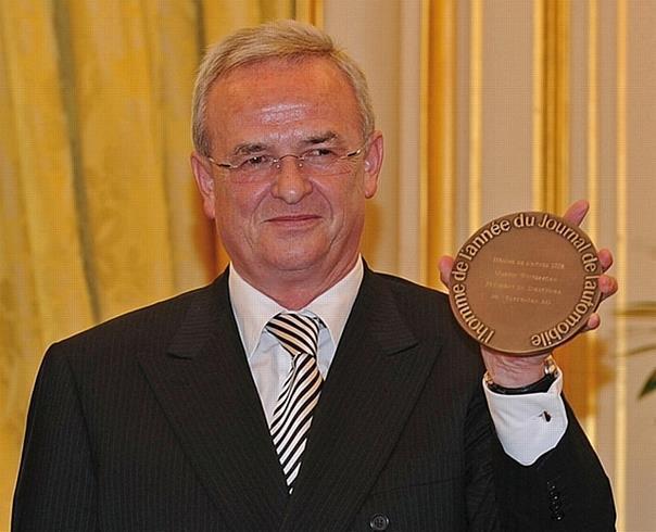 Prof. Dr. Martin Winterkorn mit der Auszeichnung als Mann des Jahres 2008 in Paris. Foto: Auto-Reporter/Volkswagen